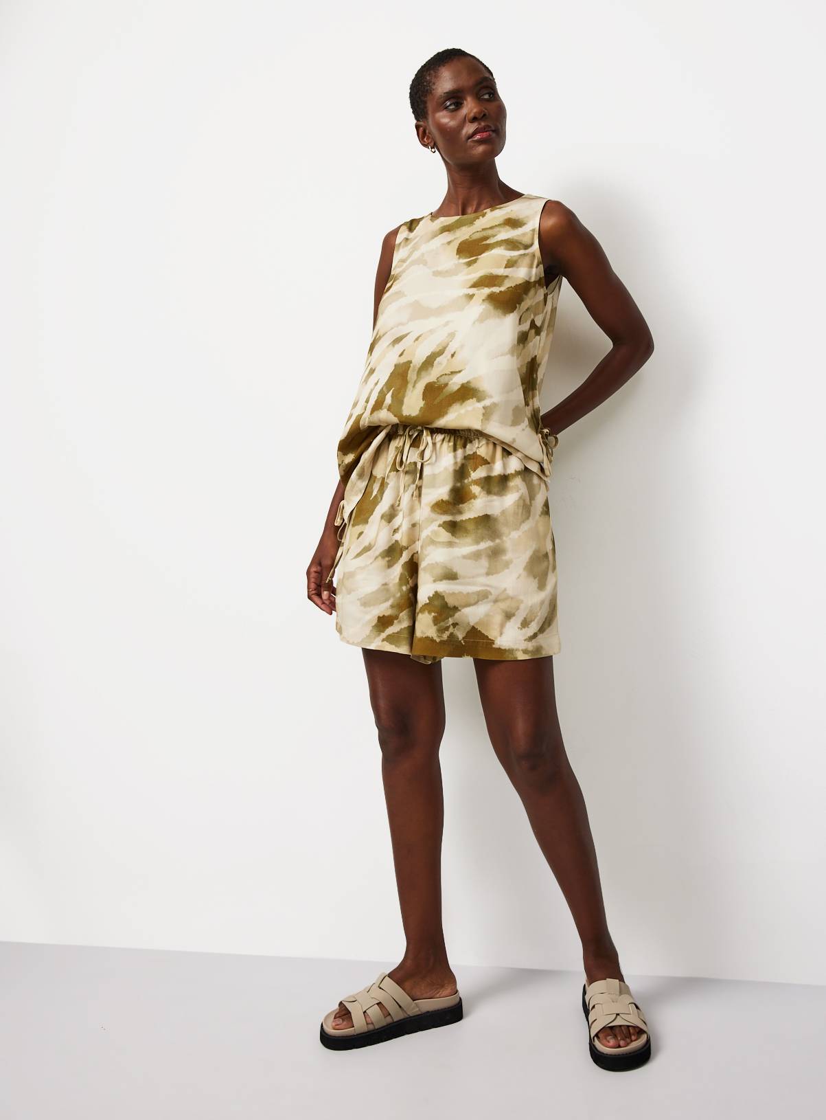 Green Leaf Print Co-ord Shorts 16 - Image 2